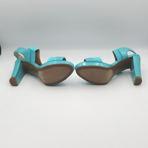 Liz Claiborne high heel sandals, women's size 5, turquoise color. - Picture 7 of 8